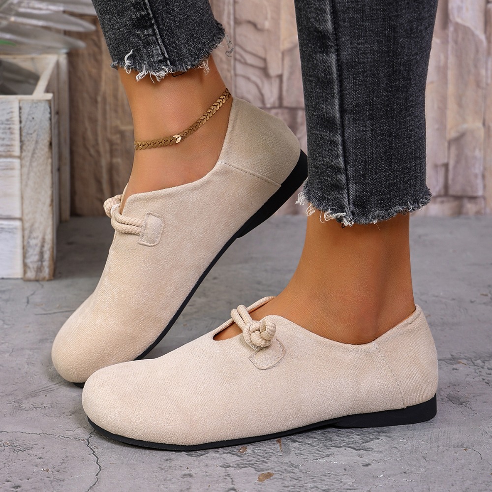 أحذية نسائية مسطحة بمقدمة مستد - مراجعة Heels وسعره