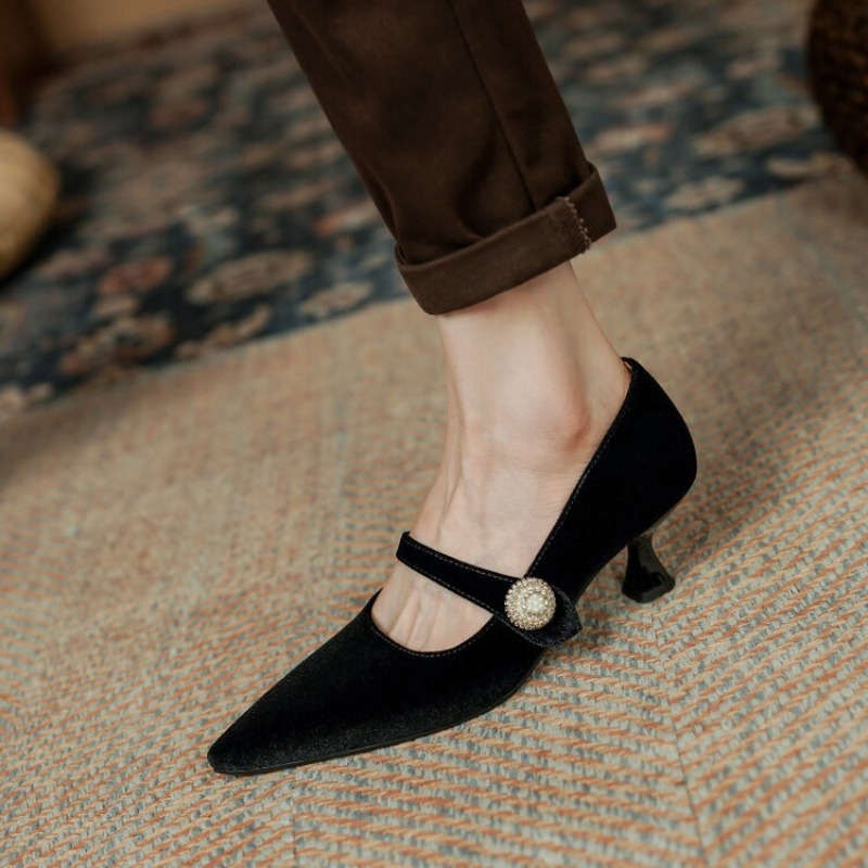النبيذ الأحمر أشار تو ماري جين - مراجعة Heels وسعره