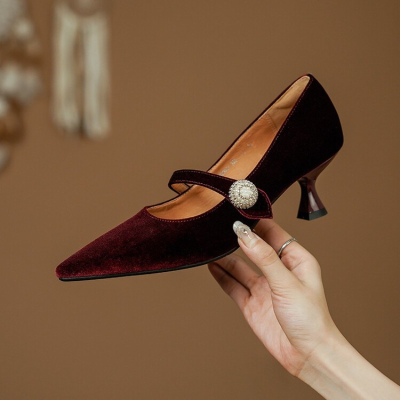 النبيذ الأحمر أشار تو ماري جين - مراجعة Heels وسعره