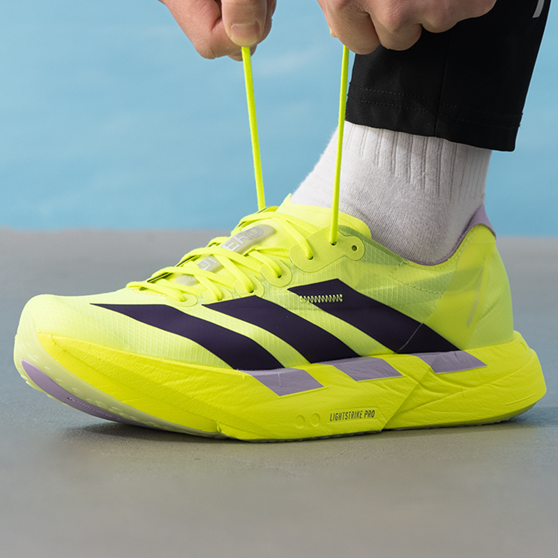 أحذية رجالية من أديداس، تصميم  - مراجعة Lightweight Road Running Shoes وسعره