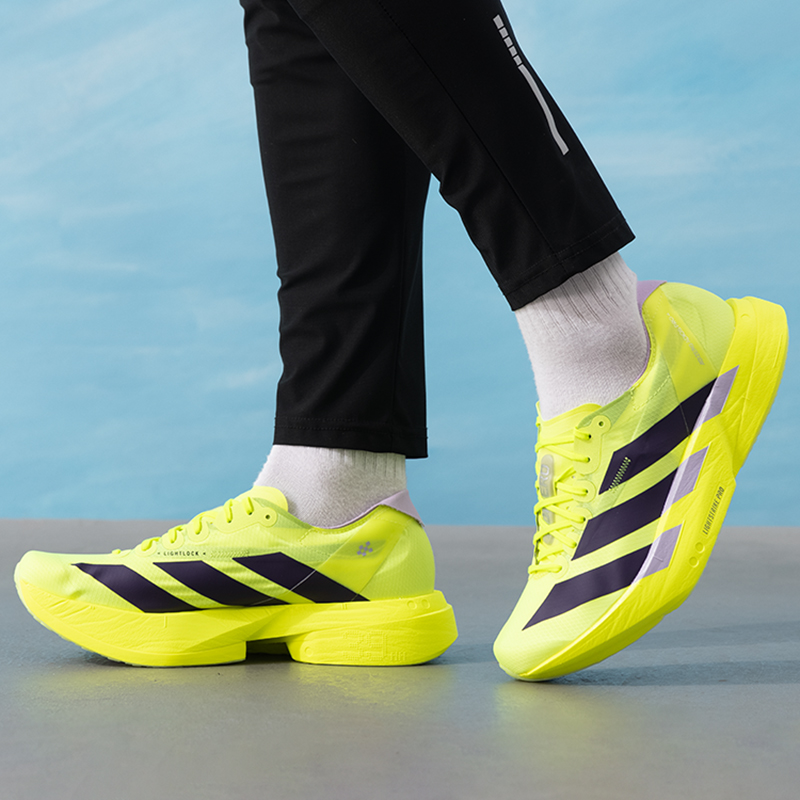 أحذية رجالية من أديداس، تصميم  - مراجعة Lightweight Road Running Shoes وسعره