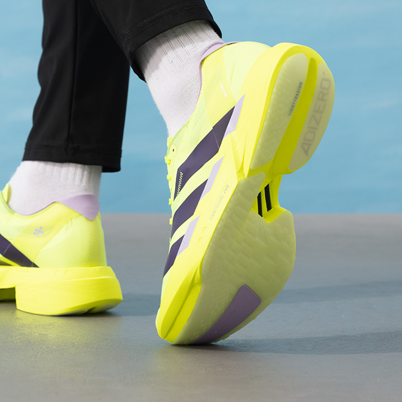 أحذية رجالية من أديداس، تصميم  - مراجعة Lightweight Road Running Shoes وسعره