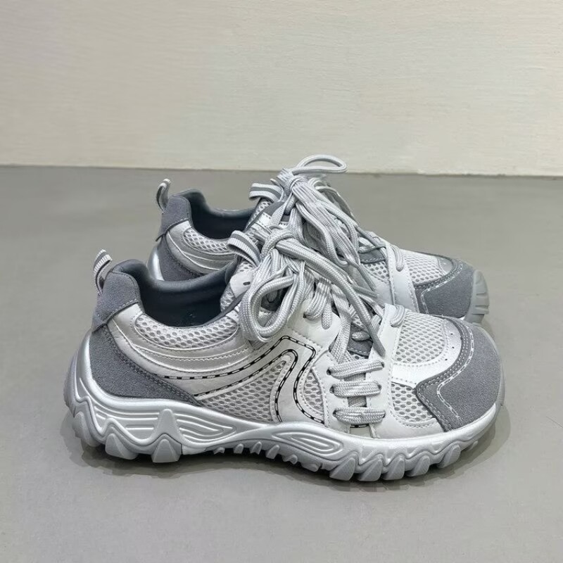 أحذية رياضية نسائية بتصميم ريت - مراجعة Heels وسعره