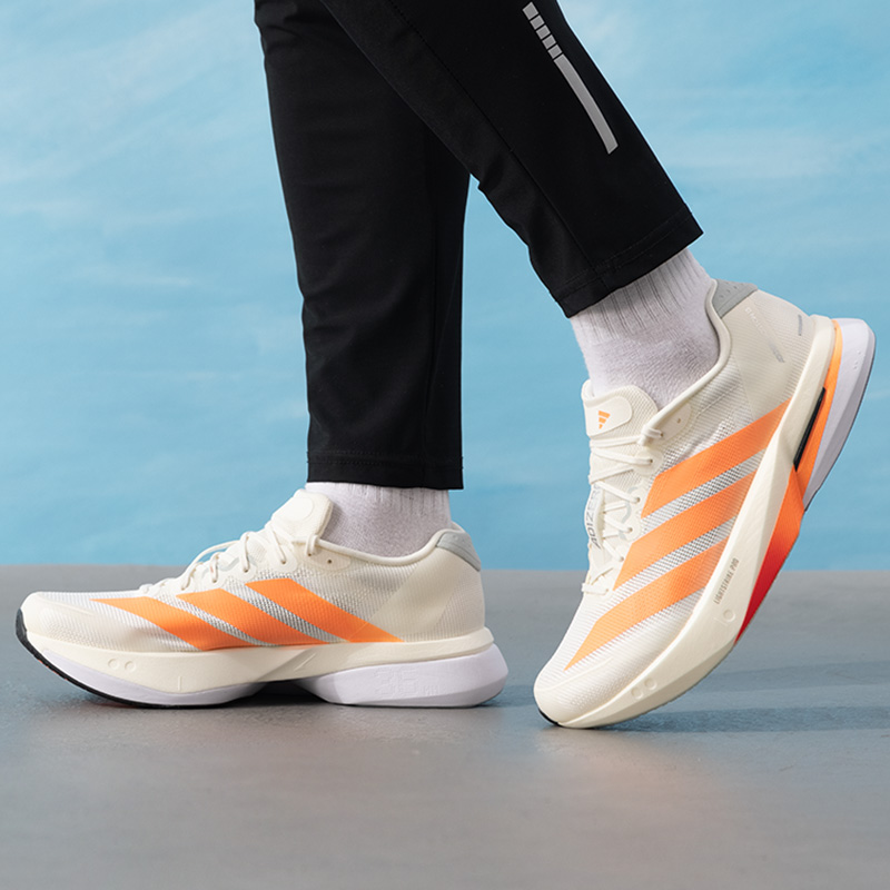 أحذية رجالية من أديداس، تصميم  - مراجعة Lightweight Road Running Shoes وسعره