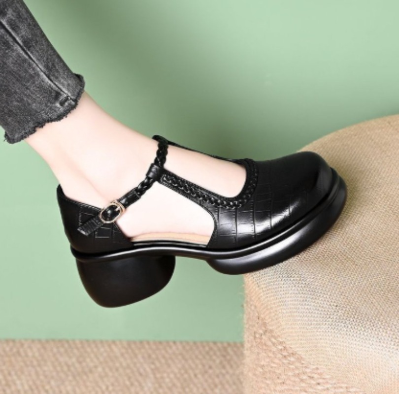 صندل ماري جين نسائي أسود بنقشة - مراجعة Sandals وسعره